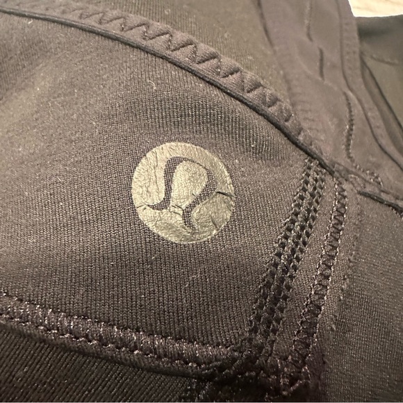 🍋Lululemon black tank size 6🍋 - Picture 5 of 9